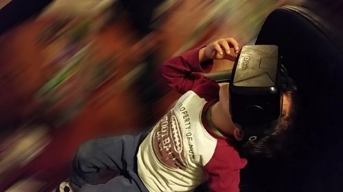 My little son Santi (4) was fascinated with Virtual Reality. He looked at the sky and all around in the virtual world where he was playing.