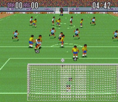 En Super Soccer (1991, SNES), se podía ver la cancha completa hacia adelante, lo que se podía aprovechar para darle mayor profundidad estratégica al juego.
