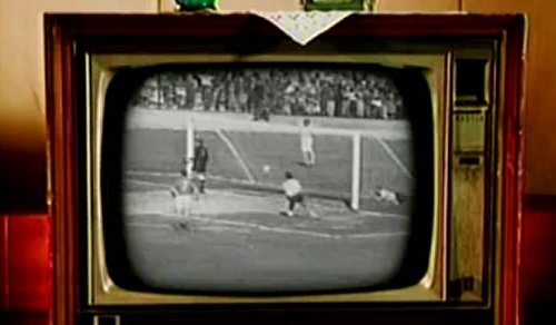 En nuestra televisión super moderna, disfrutamos viendo los partidos de Chile (la imagen es del Mundial del 62)